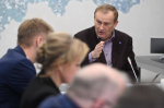 Губернатор подойдёт к телефону